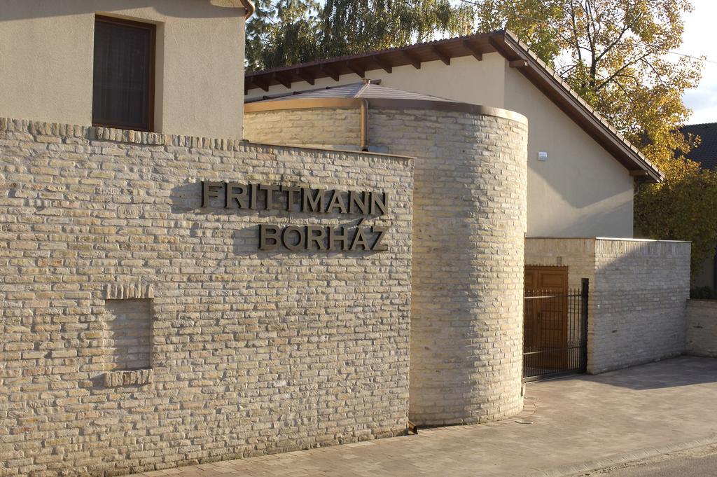 Bed and Breakfast Frittmann Borhaz Шольтвадкерт Экстерьер фото